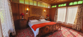 Lily Of The World Houseboat